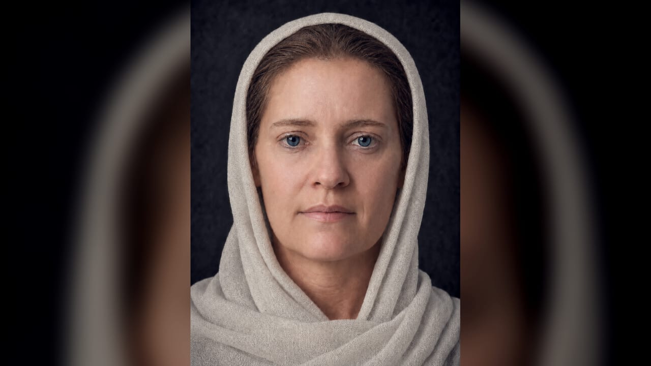Forensic facial reconstruction of Lady 56, a young woman who died before age 30 and was buried in the medieval churchyard at Västerhus, Sweden. She wears a light headscarf against a blurred background. Reconstruction and photo: Oscar Nilsson / Stockholm University (CC BY 4.0).