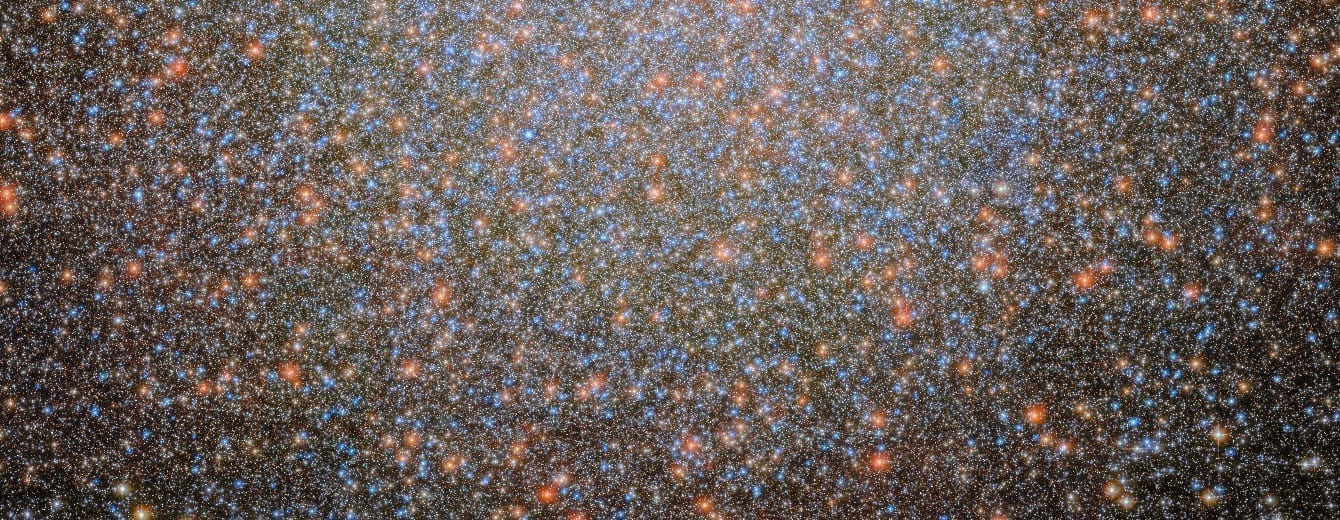 Two panels showing the Hubble image of Omega Centauri with a marked star location and a close-up pullout showing the star tracked over 20-plus years of observations around the invisible black hole oMEGACat BH-2.